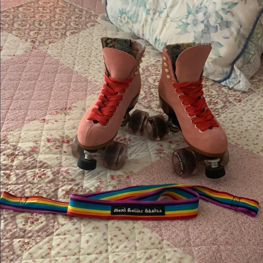 Pink Moxi Lolly Outdoor Roller Skates!